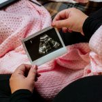 راهنمای کامل آزمایش‌های دوران بارداری: هر مرحله از بارداری چه تست‌هایی نیاز دارد؟