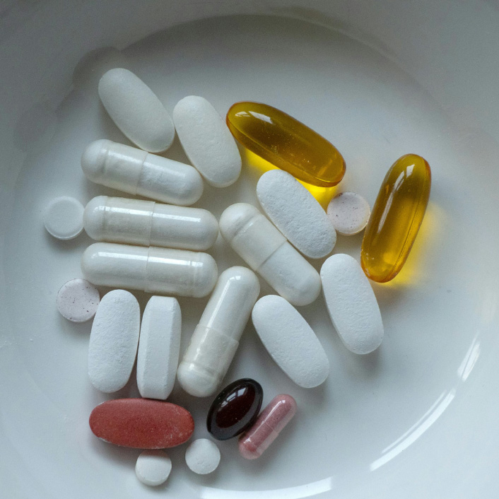 اهمیت آزمایش ویتامین‌ها و مواد معدنی (Vitamin D، B12، فولات، آهن) در پیش گیری از کم‌خونی و ضعف سیستم ایمنی